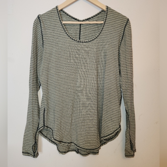 LULULEMON Yogini 5 Year Long Sleeve Tee, size 6 - Picture 3 of 13